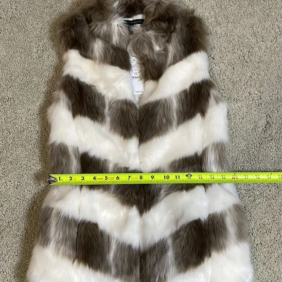 Chevron Faux Fur Vest | White House Black Market | NWT - Picture 8 of 10